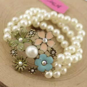 Elastic Multi-Strand Pearl with Flowers Bracelet
