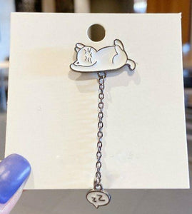 Sleeping White Kitty Dangle Chain Pin